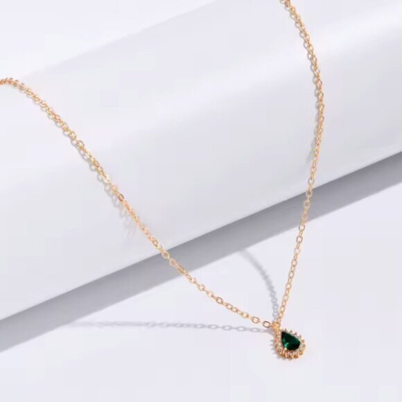 Gold Teardrop Emerald Pendent Necklace - Picture 3 of 3